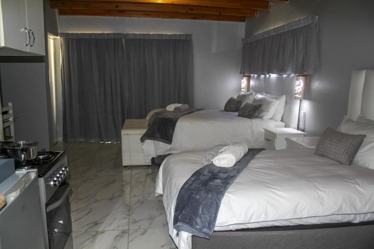Villa La Sola B&B And Self-Catering Boksburg Ngoại thất bức ảnh