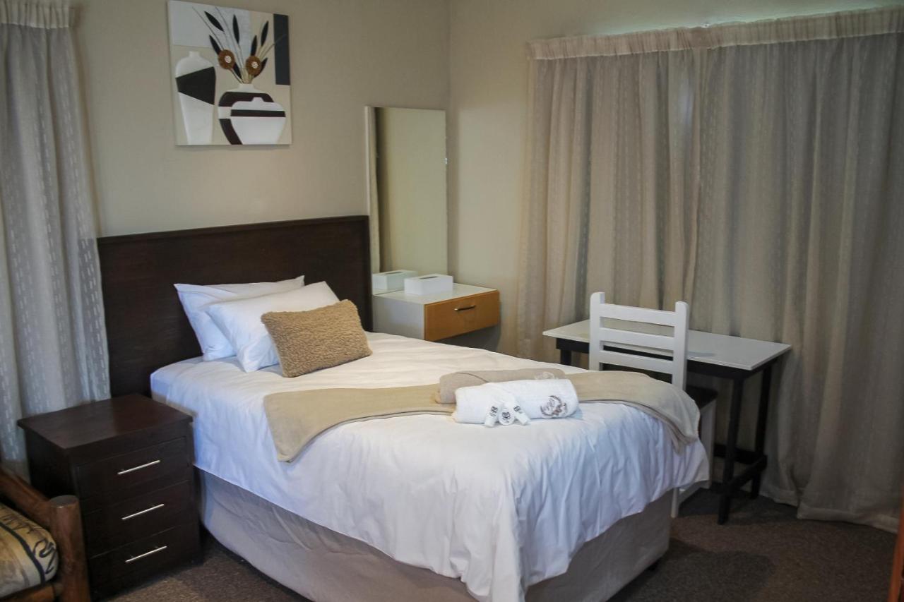 Villa La Sola B&B And Self-Catering Boksburg Ngoại thất bức ảnh